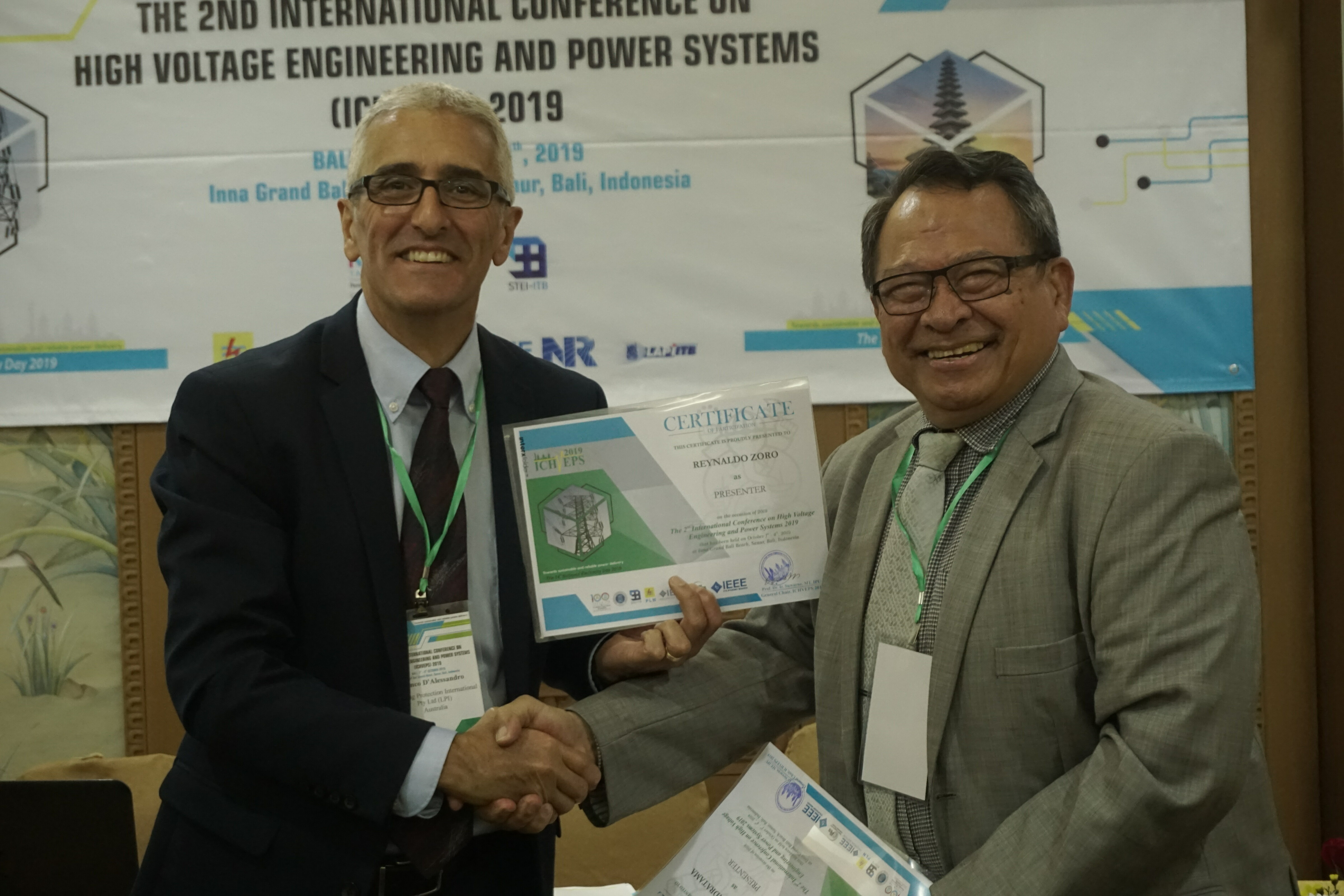 ICHVEPS - Dr. Franco is presenting a certificate to Dr. Reynaldo Zoro